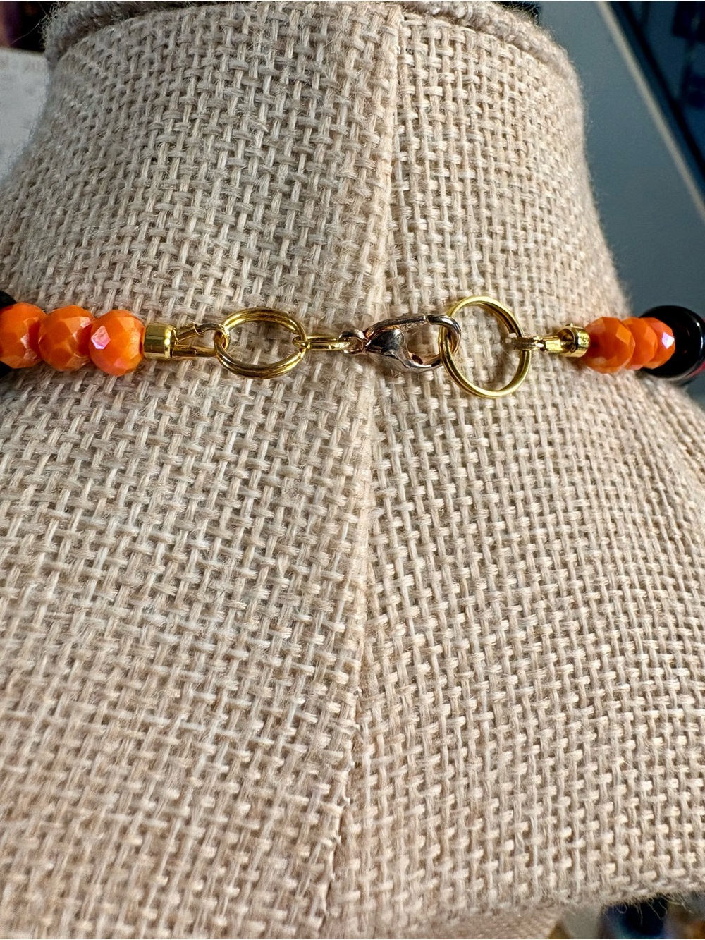 Artisan jewelry: “Pele” glass and stone necklace - Picture 3 of 6